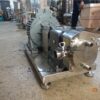 Rotary lobe pump with heating jacket